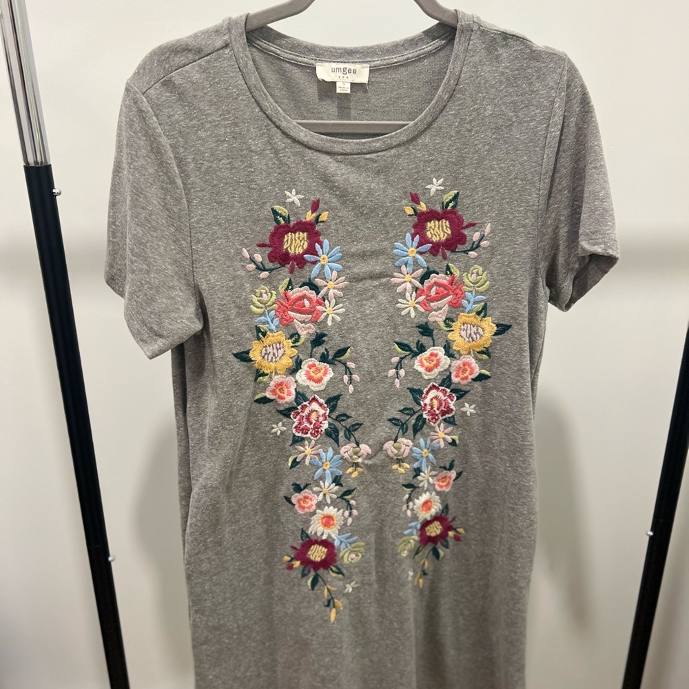 Umgee Floral Embroidered Short Sleeve T-Shirt Dress (with pockets) - Small